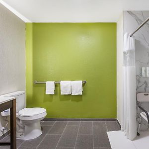 Queen Room Disability Access or Non Smoking